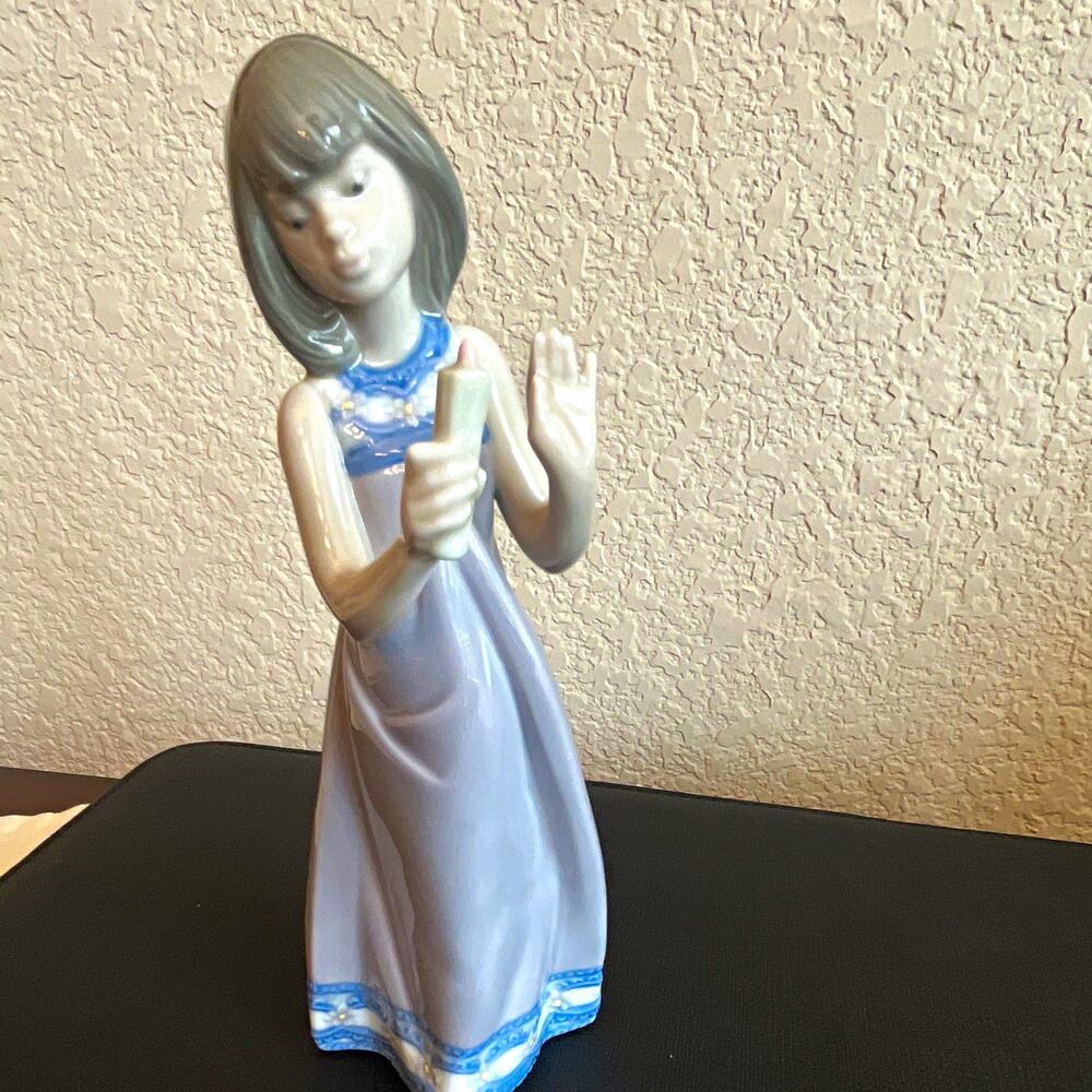 Lladró Porcelain Quiet Evening Figurine White Blue Gray Spain MPN 5600